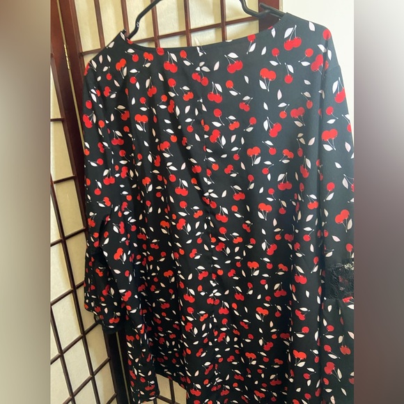 Lane Bryant black with cherry motif lace bell sleeve blouse with two lace panels - Picture 4 of 6